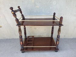 Régi gyönyörű Ónémet stílusú felújított zsúrkocsi.