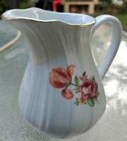 Virágmintás porcelán tejkiöntő