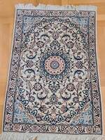 Eladó eredeti kézi csomózású Nain perzsa szőnyeg – 136 x 90 cm