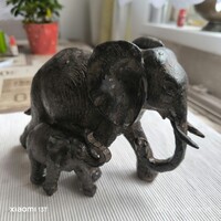 Elefánt anya, gyermekével szobor eladó! 30 cm