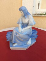 Zsolnay rőzsén ülő nő,,Kék színű,,Igen ritka,,Hibátlan,,Liciten..
