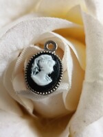 MINIATŰR MEDÁL BAROKK HÖLGY!  1.5x1cm