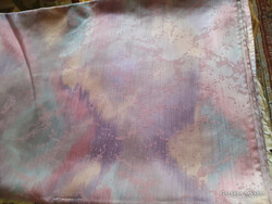 Szatén sötétítő függöny. , méterárú., textil anyag.120x174 cm
