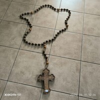 Régi nagyméretű fa gyöngyös olvasó fa kereszttel a lánc hossza 156 cm eladó! A kereszt 24 cm