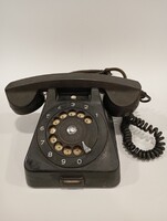 Régi, fekete tárcsás telefon