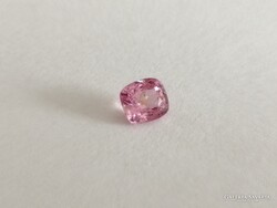 0.62ct 4.8x4.4mm Gyönyörűséges, Ragyogó Pink Spinell Ékkő