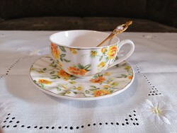Porcelán teáscsésze alátéttel, kiskanállal