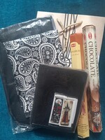 Fekete ajándékcsomag - kendő, jegyzetfüzet, táskarendező
