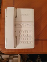 Eladó fehér nyomógombos telefon