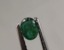 Smaragd, kolumbiai - 0,3 ct, 5x3,8x2,2 mm (3415)