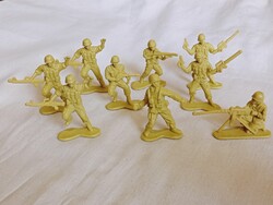 Játékfigura világháborús harcoló katona figura vintage 9db egyben