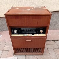 Retro rádiós lemezjátszó