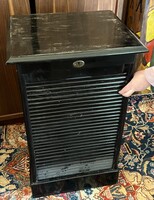 Fekete, rolós irattároló, irattartó szekrény, 6 polccal