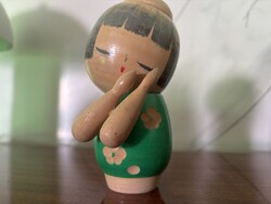 Sati Suigai vintage ‘zöld ruhás lány’ kokeshi