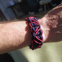 SZÍVesen –paracord karkötő férfiaknak