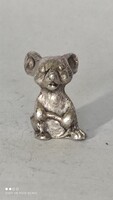 Mini ezüst színű fém egér figura valami jelzéssel