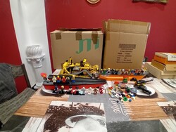 10,5 kg Lego + figurák+ egyéb kiegészítők