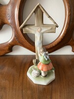 HERENDI PORCELÁN SZOBOR, IMÁDKOZÓ KISLÁNY A KERESZTNÉL
