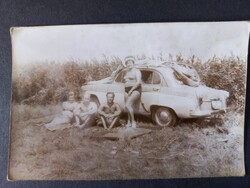 Régi fotó családi piknik Moszkvics 407-tel 1950/60-as évek