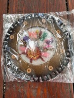 Bőr keretben szép szárított valódi virágok,fali vagy asztaldísz. Mérete.18 cm átmérőjű.Vadonatúj.