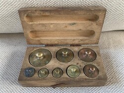 Hitelesített antik patikai réz mérleg súlyok eredeti fa dobozában