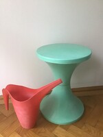 Zöld retro pilleszék és piros retro kanna Személyes átvétel.
