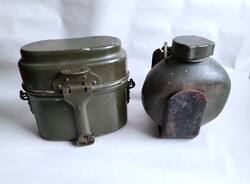 2 db katonai kulacs + csajka + tartóelem.