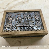 Díszes rézveretes, díszdoboz  eladó! 14 x 10 x 5cm