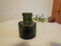 Régi kör szelvényű , tintás üveg , MÜLLER RT .magyar gyártmányú   4,5 x 6 cm