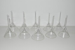 Ø10 cm átmérőjű üvegtölcsér, laboratórium