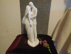 Royal Dulton , Weddings Day , modern kisplasztika  , szív alakú alaplapon . szép állapot , 34 cm