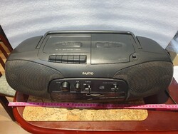 Retro halálmenő sanyo MCD-Z8F kazettás CD-s sétálómagnó szép állapotban szocreál kádár space age 12