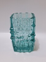 Vladislav Urban türkizkék cseh üveg váza, 14 cm