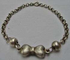 Szépséges ezüstkarkötő ezüst masnival