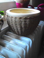 Kaspó gyékény fonattal