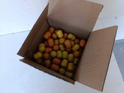 Kinder figura 100 darab tojás benne a játék és eredeti papír A2