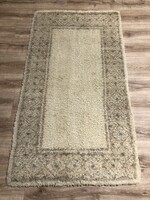 MAROKKÓI Berber kézi csomózású vastag gyapjú szőnyeg, 90 x 160 cm
