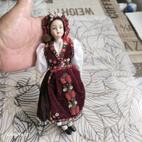 Retro, porcelán, népviseletű ruhás baba  eladó!