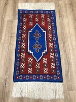 TUNÉZIAI kézi csomózású gyapjú szőnyeg, 64 x 152 cm