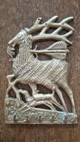 Csodaszarvas és a vadász kutyák jelenetes réz kulcstartó  13 x 19 cm
