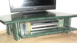 Márványból, egyedi készítésű, különleges luxus kivitelű,CD/DVD asztal