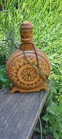Románia, nagyméretű, faragott fa kulacs, 26 cm