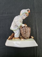 Zsolnay rőzsehordó figura