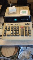 SHARP retro elektromos szalagos számológép.