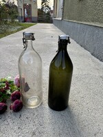Szép régi fehér és zöld csatos üveg  vizes stb nosztalgia paraszti falusi dekoráció