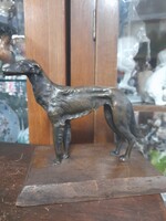 Régi Tömör Bronz-Réz Agár Kutya Figurális Kisplasztika,Szobor,Fa Talapzaton.17.5 cm.