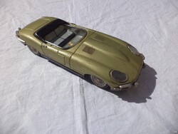 Jaguar sportautó aranyszínű, Lemezárugyár (5212)