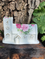 Angol porcelán rózsás házikó templom vitrindísz csontporcelán