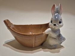 Ritka Goebel nyuszi tállal