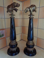 Érdekes bronz cirkuszi elefántok, porcelán oszlopokon